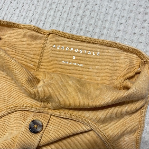 Yellow halter crop top - Picture 3 of 3